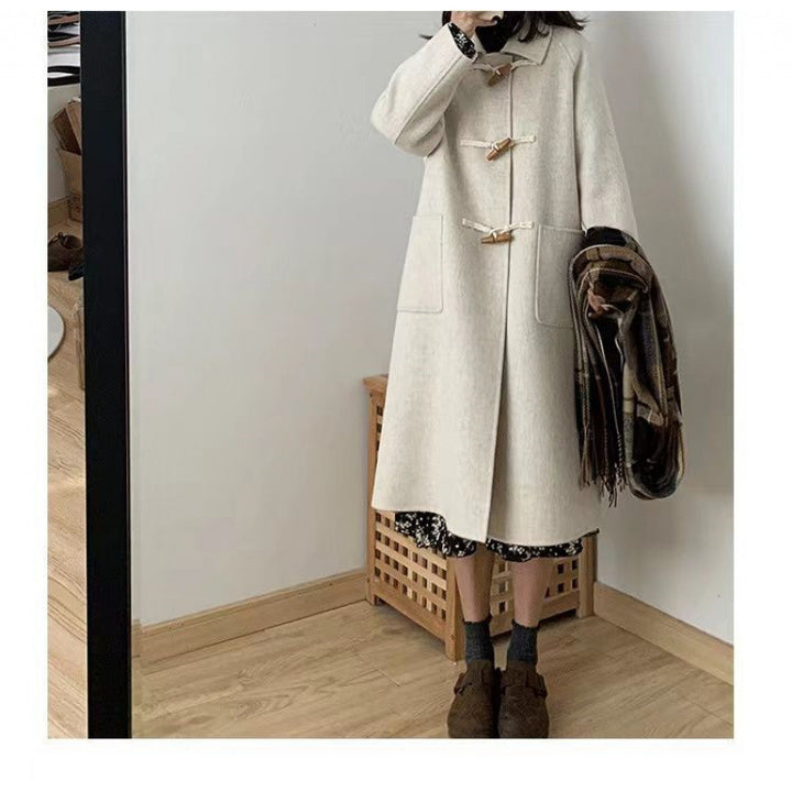 Kvinders Duffle Coat med praktiske lommer og dekorative træ toggles.