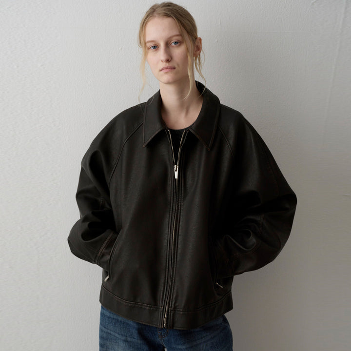 Kvindernes elegante læderjakke i minimalistisk design Stilla