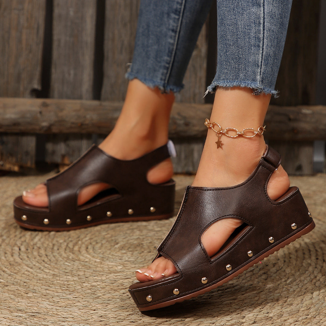 Dame wedge-sandaler med stilfuldt cut-out-design og komfortabelt fodseng Stilla