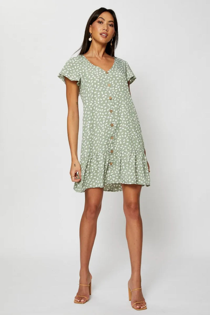 Femme Flouncy Button-Up Sommerkjole med Ruffle Bund Stilla
