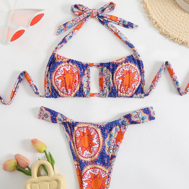 Femme Strappy Tie-Front Bikini Set med mønstrede detaljer Stilla