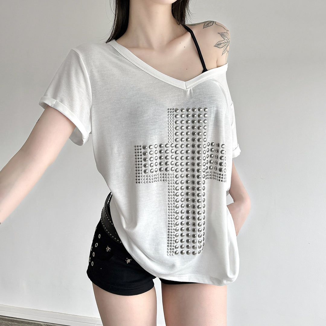 Damer V-hals T-shirt med stilfuldt nitte-dekor Skovae
