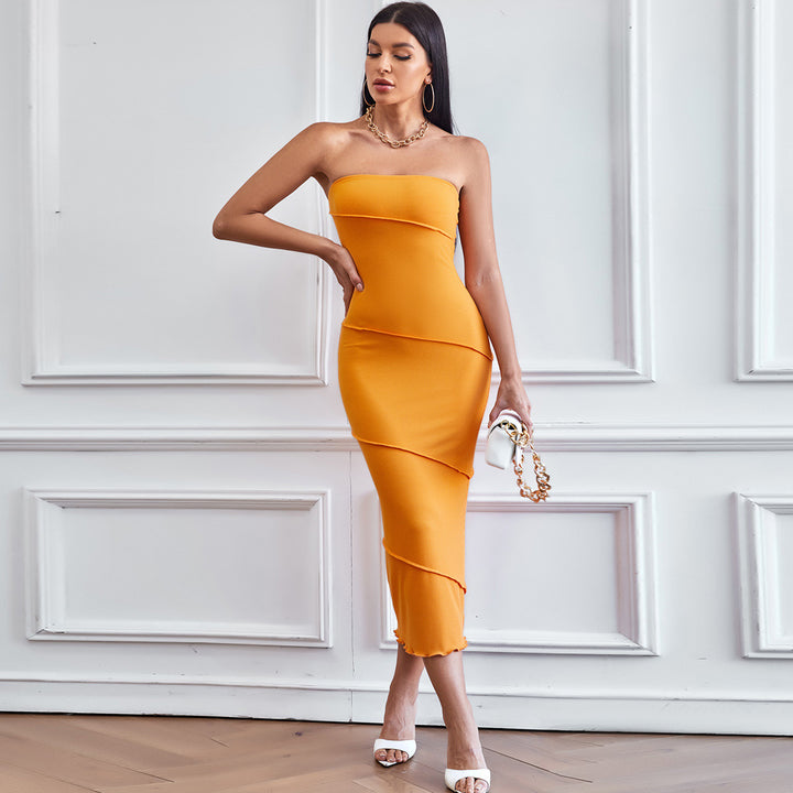 Kvindernes midi kjole med tætsiddende snit og off-shoulder design Stilla