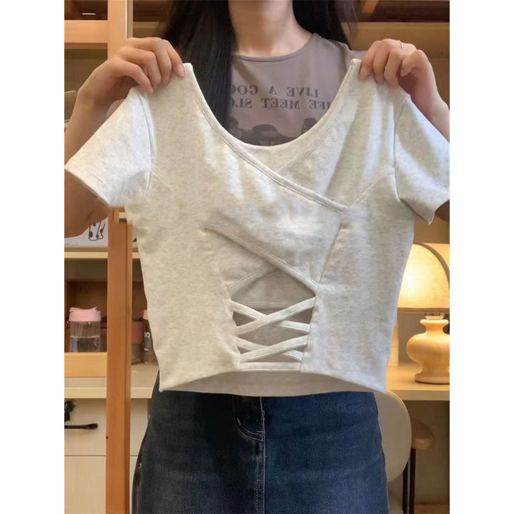 Femme Stilfuld Kortærmet T-Shirt med V-udskæring og Snøre Detalje Stilla