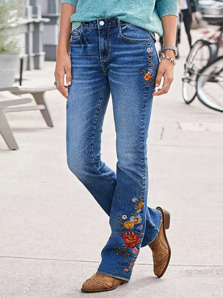 Damejeans med blomsterbroderier og vidde ben Stilla