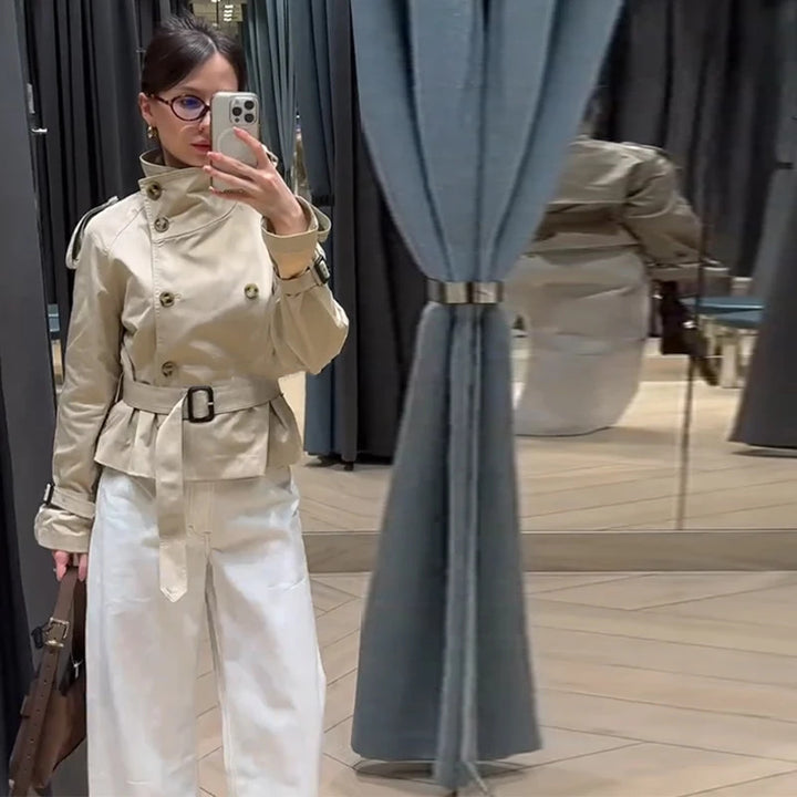 Dame mode kort trench coat med dobbeltrække af knapper og talje bælte Stilla