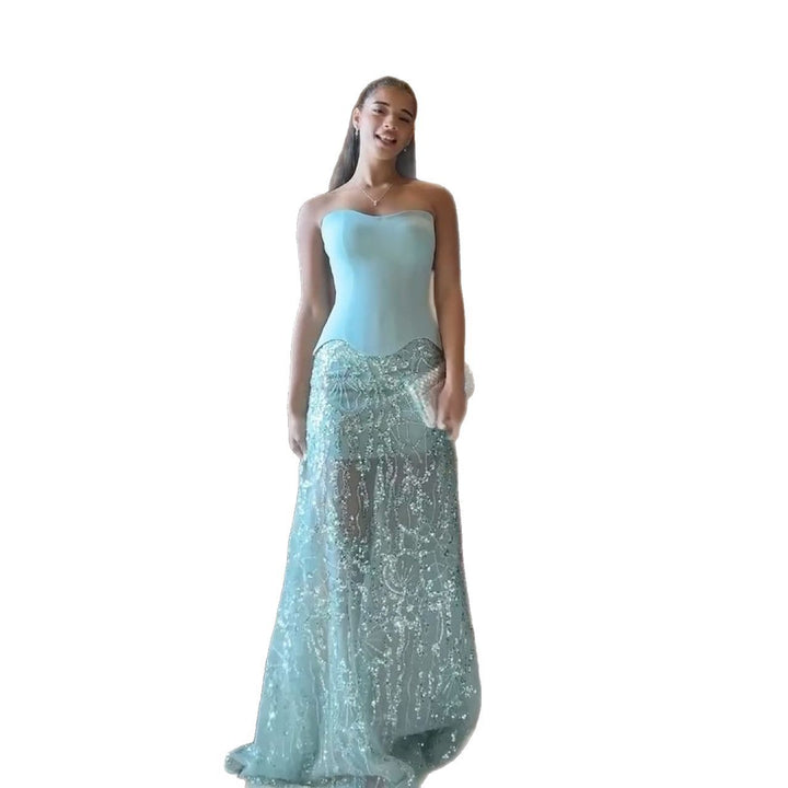 Dame aftenkjole med glitrende top og elegant broderi