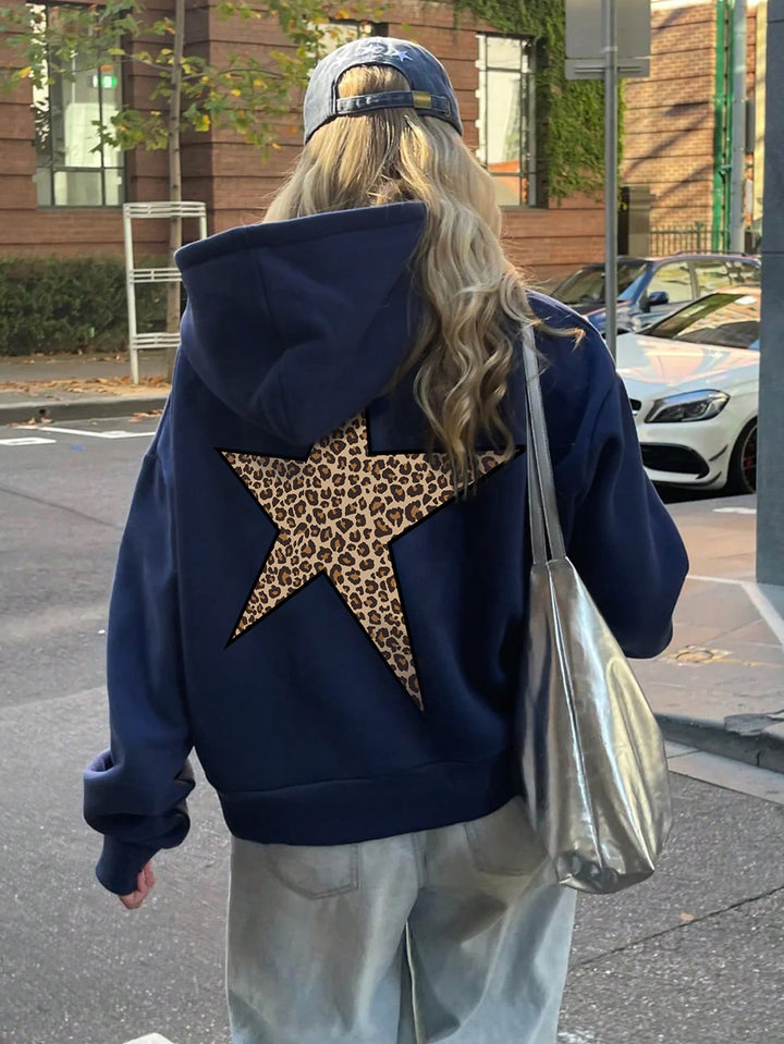 Dame hoodie med iøjnefaldende leopard stjerne design Skovae
