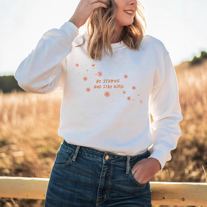 Kvinders sweatshirt med inspirerende budskab og blomstermotiv Stilla