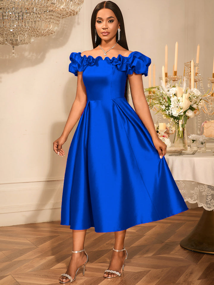 Dame Midi-festkjole med off-shoulder design og voluminøse flæser