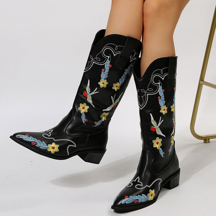 Dame cowboystøvler med kunstnerisk blomsterbroderi og robust design Stilla