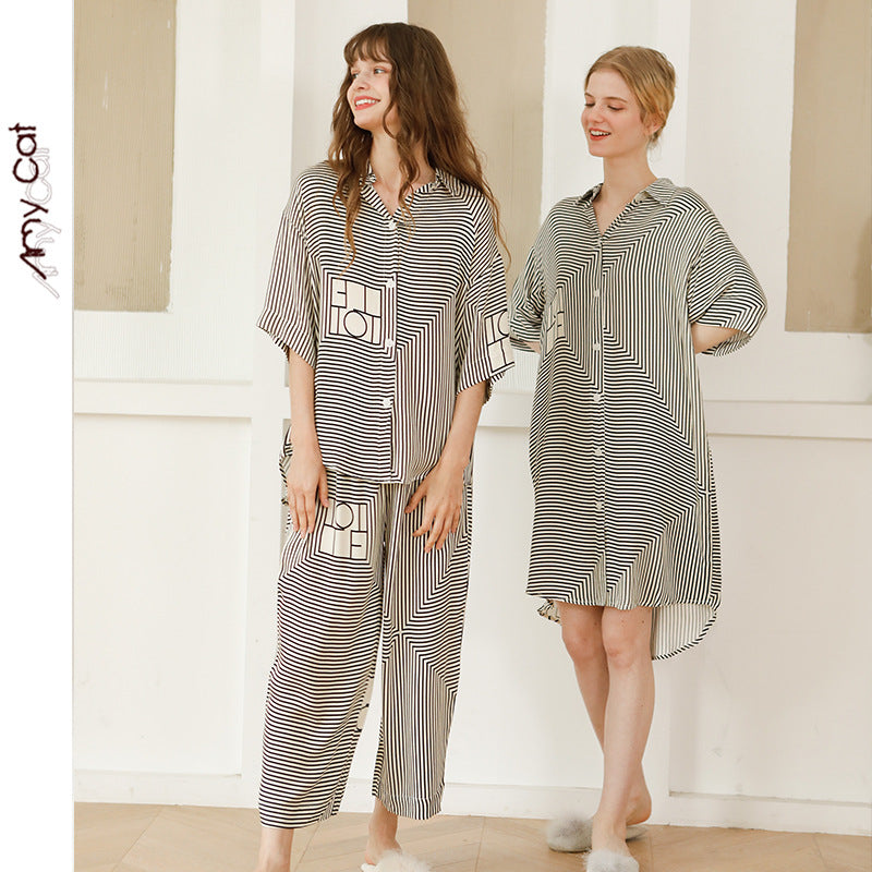 Dame Mønstret Pyjamakombination med grafisk design og komfortable snit Stilla