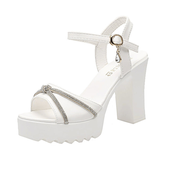 Dame Plateau-sandaler med elegant remdesign og glitrende accenter Stilla