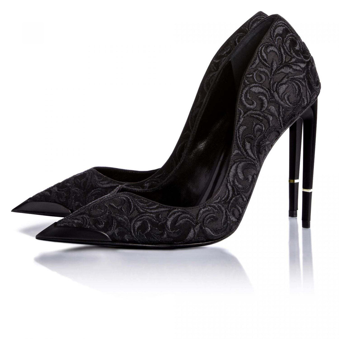 Femme Broderede Spidse Stiletto Hæle med Metal Akcenter Stilla