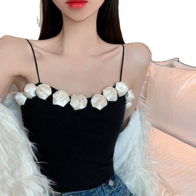 Dame Crop-Top med dekorativt rosen-design og fine stropper Stilla