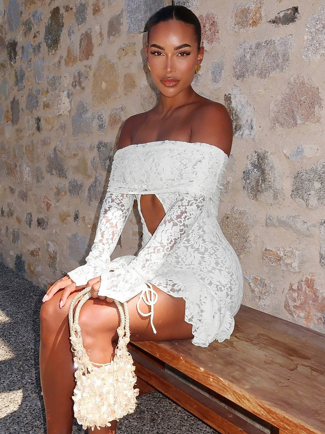 Dame Off-Shoulder Minikjole med spidse detaljer og raffineret cut-out Stilla