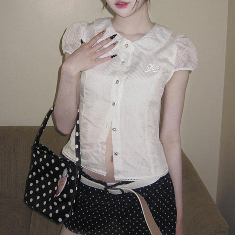 Dame figursyet bluse med elegant krave og knapdetaljer Skovae