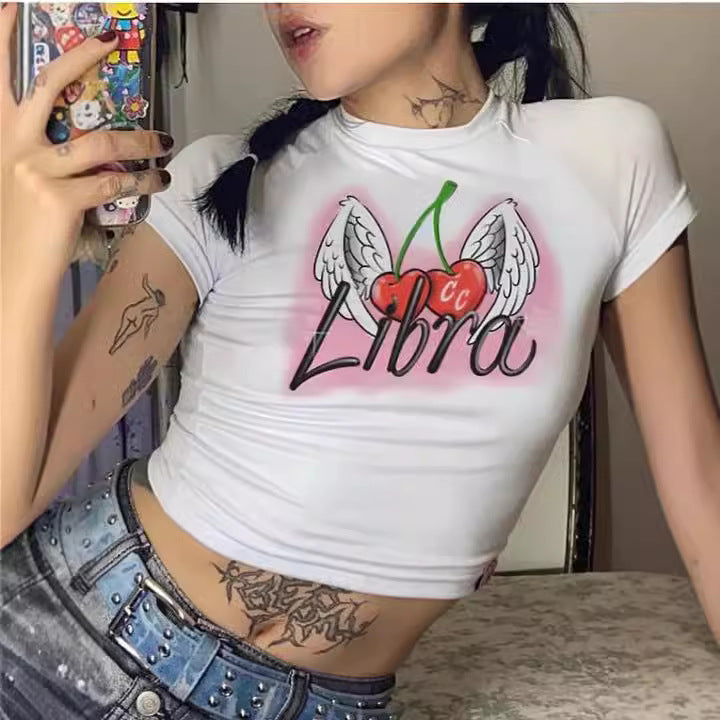 Dame figursyet kortærmet T-shirt med legesygt tryk Skovae