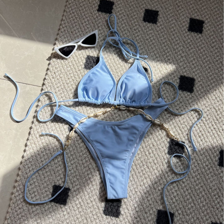 Dame triangel-bikini med dekorative muslingedetaljer og justerbare stropper Stilla