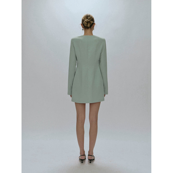 Kvindernes elegante blazer med knaplukning og minimalistisk silhuet Stilla