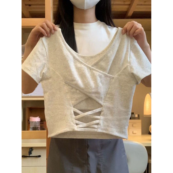 Femme Stilfuld Kortærmet T-Shirt med V-udskæring og Snøre Detalje Stilla