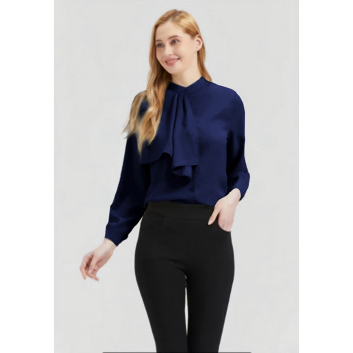 Damebluse med elegante flæse detaljer og krave Skovae