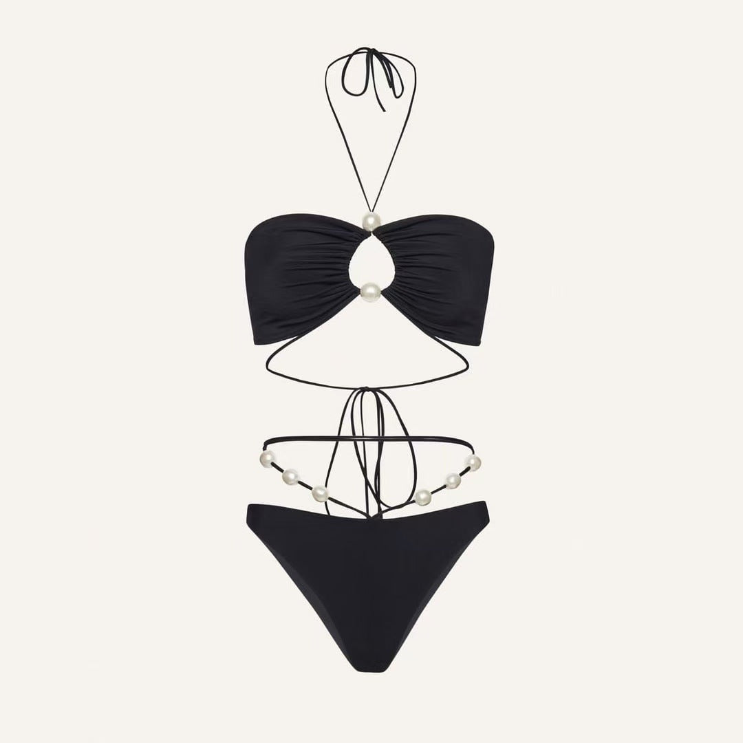 Dame bikinisæt med raffineret cut-out design og moderne pareo Stilla
