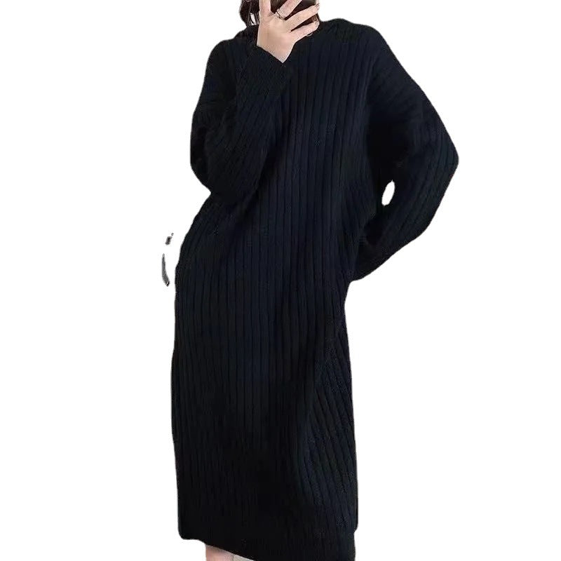 Kvindernes længere strikkede sweater med hætte og fin ribstruktur Stilla