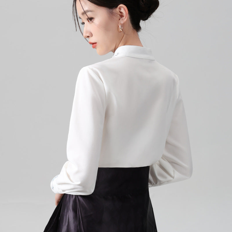 Dame elegant bluse med dekorative knapper og kunstneriske applikationer Stilla