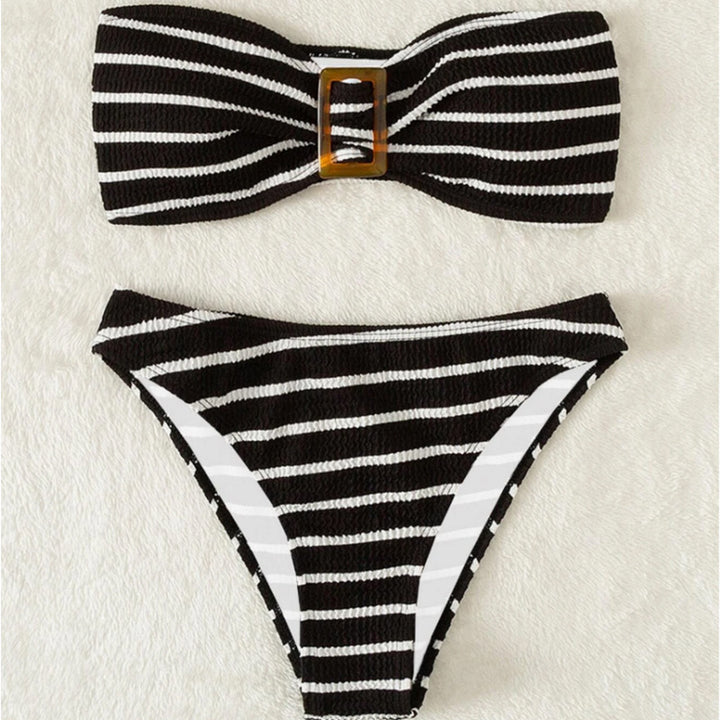 Dame bikini sæt med trendy bandeau-top og højt skåret slip Stilla