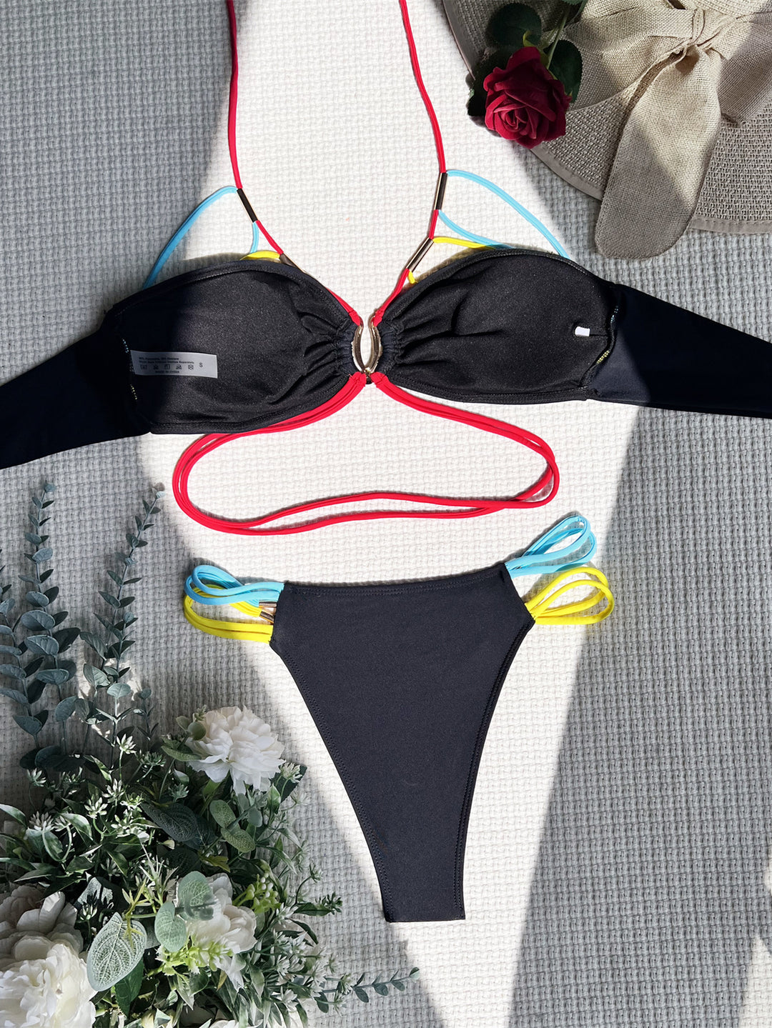 Dame Højskåret bikini med innovativ snøredesign Skovae