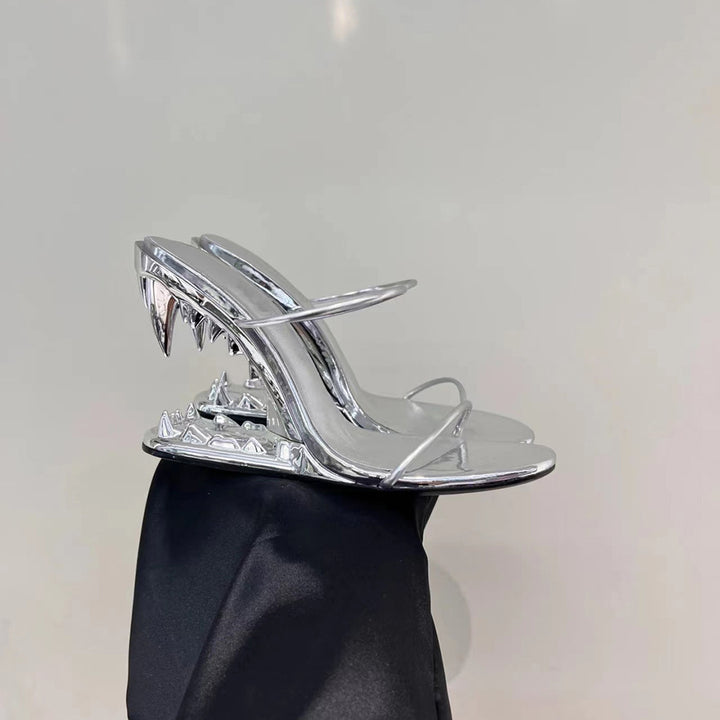 Femme Strappy Højhælede Sandaler med unikt Hajtand-Design Stilla