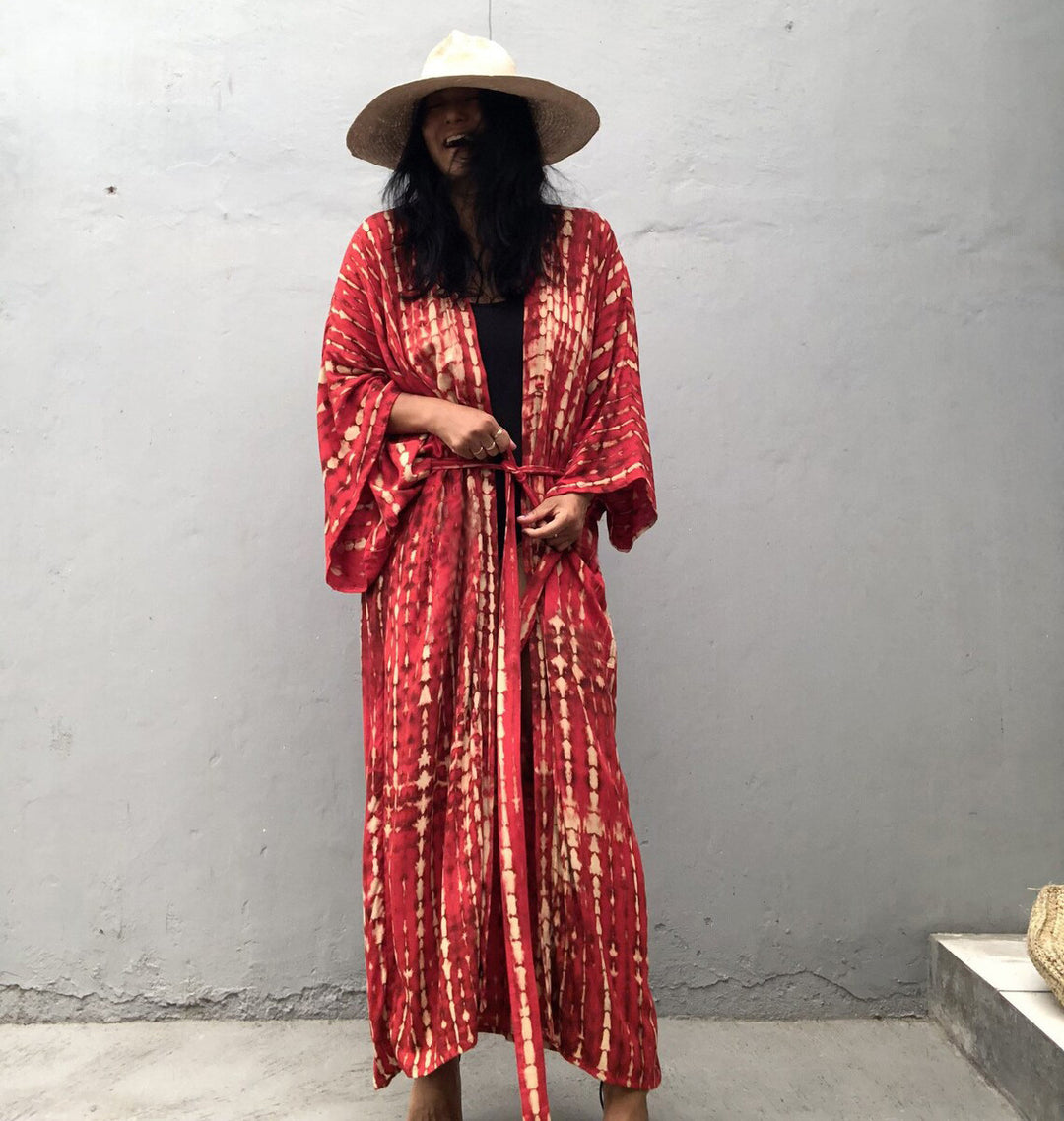 Dame elegant kaftan med legende batikmønster Stilla