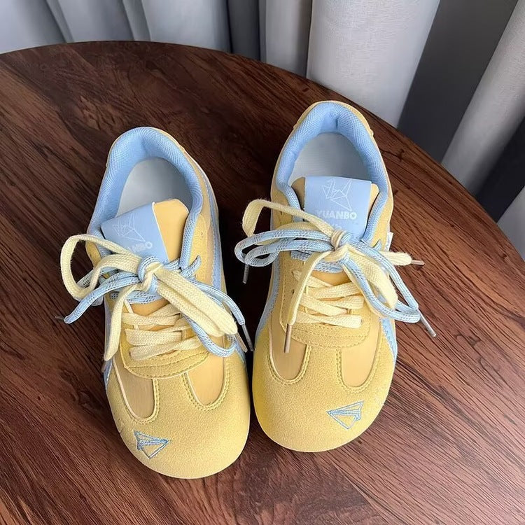 Dame Sneakers i sporty-elegant design med åndbar mesh-overflade Stilla
