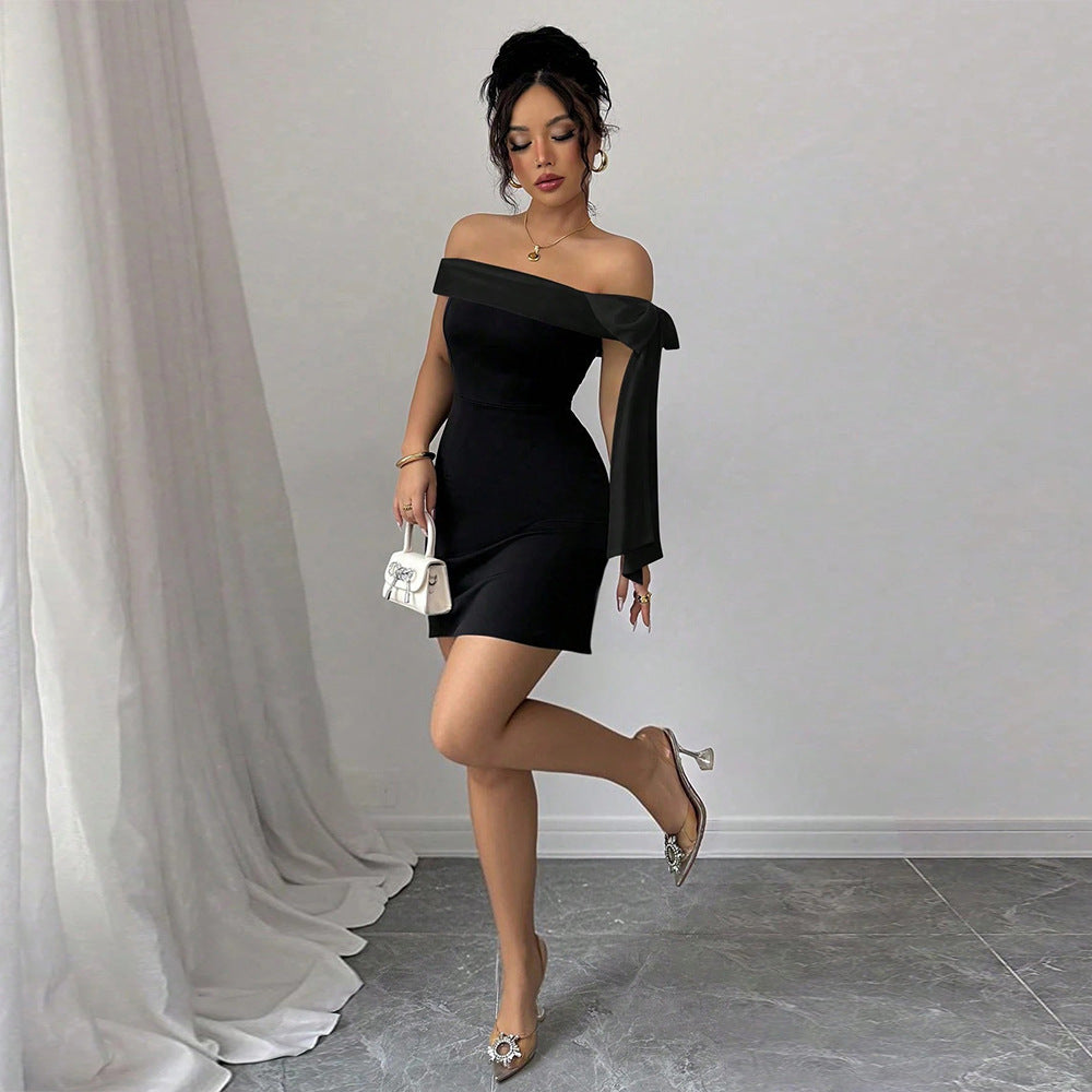 Kvinders minikjole med off-shoulder design og elegant sløjfelukning Stilla