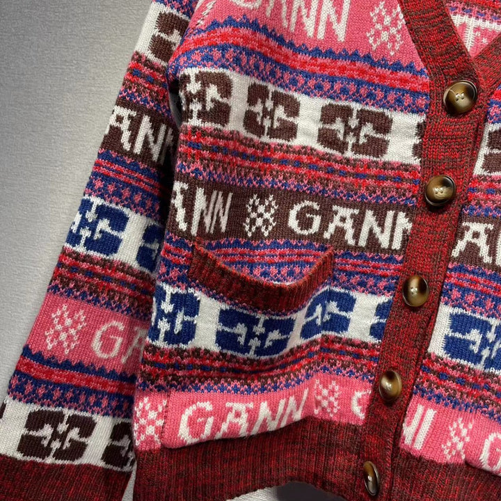 Dame strikjakke med unikt mønster og dyb V-udskæring Stilla