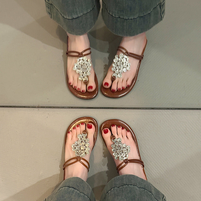 Dame elegante slide sandaler med dekorativ perleaccent Stilla
