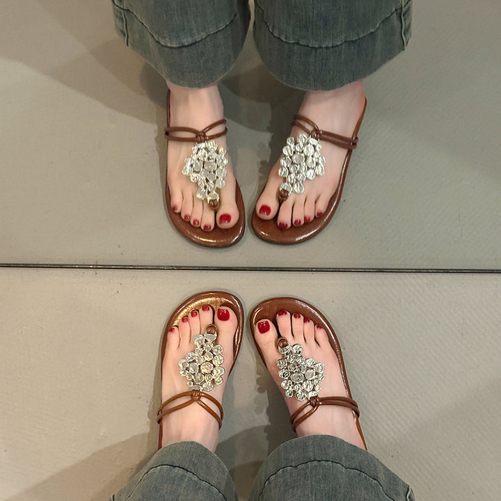 Dame elegante slide sandaler med dekorativ perleaccent Stilla