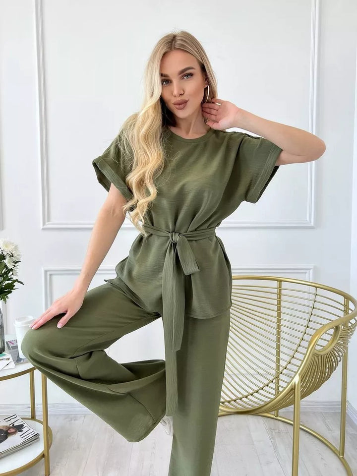 Damer elegant loungewear sæt med taljebælte og flydende snit Stilla