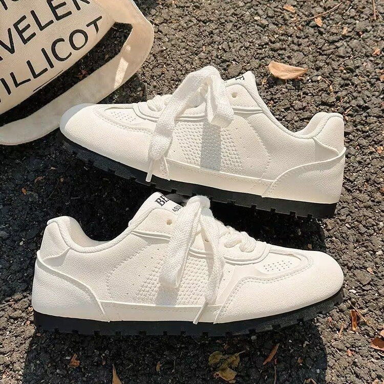 Dame Sneakers i sporty design med åndbar overfladestruktur og skridsikker sål Stilla