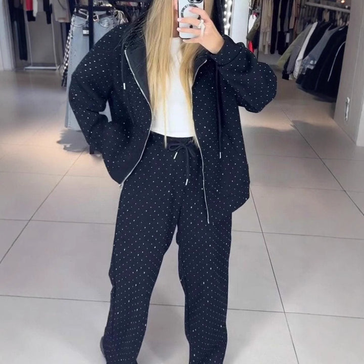 Dame afslappet sportjakke med hætte og moderne polka-dot design Stilla