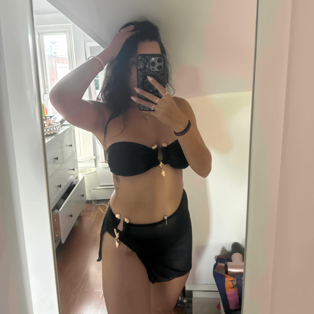 Dame Bandeau-bikini sæt med elegant nederdel-overlay Skovae