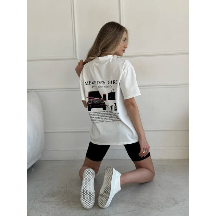 Dame T-Shirt med iøjnefaldende Mercedes-Girls-motiv og inspirerende statementtryk Stilla