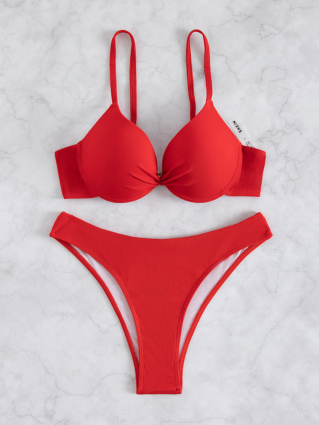 Dame Lettere Bikinitop med drejet forside Stilla