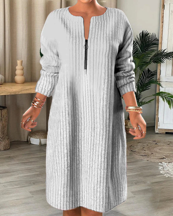 Damekjole med lynlås og struktureret design Stilla