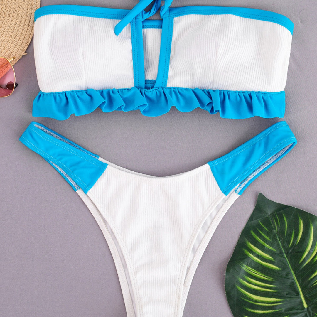 Dame Bandeau-Bikini med legende flæsekant og innovativ snøring Stilla