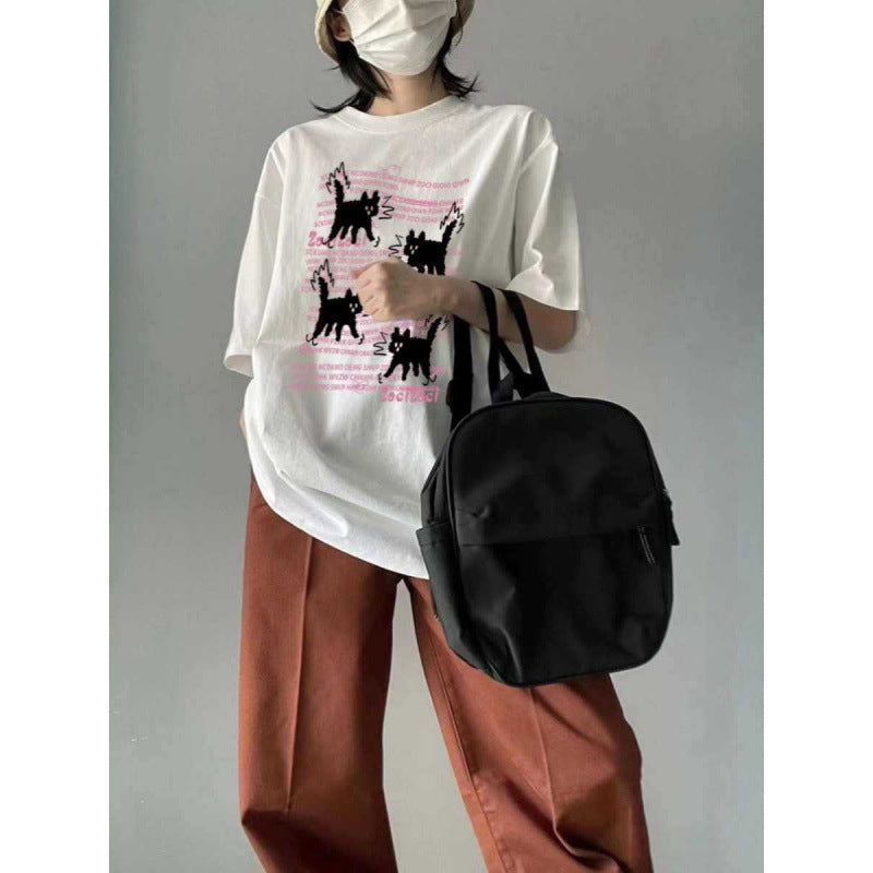 Dame T-shirt med kreativ katte-design og afslappet tekst Stilla