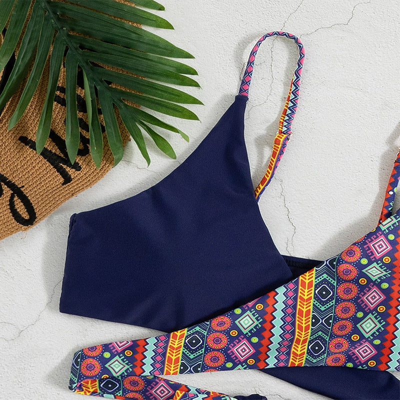 Dame Triangel-Bikini med moderigtigt snit og legende design Skovae