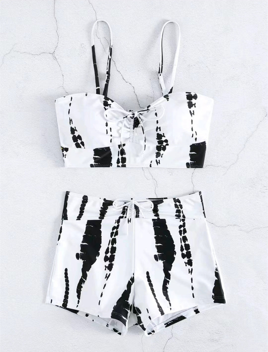 Dame bikini-sæt med raffineret top og behagelige shorts Stilla