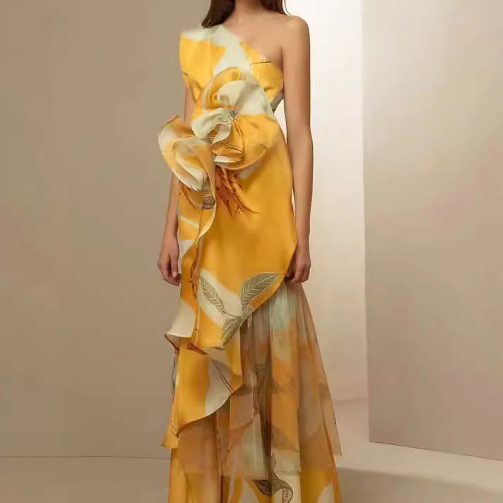 Dame maxikjole med flydende chiffon og kunstnerisk flæsedetalje Stilla